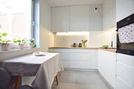 Bartąska. 3 pokoje. Duży taras. Oddzielna kuchnia.2 piwnice.