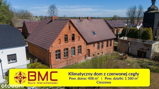 Duży klimatyczny dom z czerwonej cegły