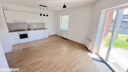 Skrajny segment szeregowca w spokojnej okolicy