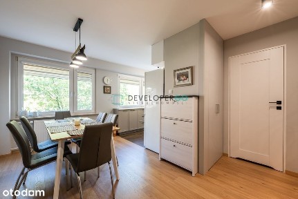 Św. Wojciecha. Oddzielna kuchnia z jadalnią.