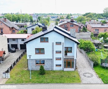 REZERWACJA/Dom piętrowy/5 pokoi/ garaże/ kostka/ ogrodzony