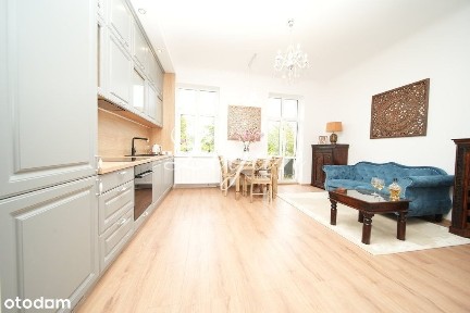 Klimatyczne trzypokojowe mieszkanie w kamienicy