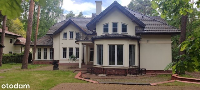 Wynajmę dom z 10 pokojami i 6 łazienkami