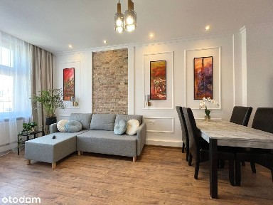 Wysokie sufity mieszkanie z klimatem. Śródmieście przy Motławie.