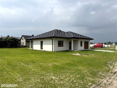 Nowy dom w wysokim standardzie deweloperskim.