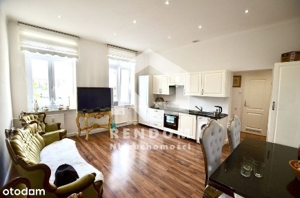 2 pok media miejskie parking przy kamienicy