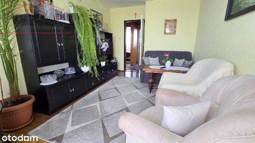 Przestronne, w pełnym rozkładzie 3 pok z balkonem.