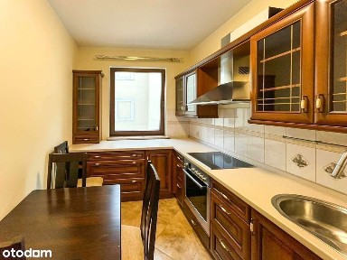 DE FACTO NIERUCHOMOŚCI - APARTAMENT NAD MORZEM UL. JELITKOWSKI DWÓR