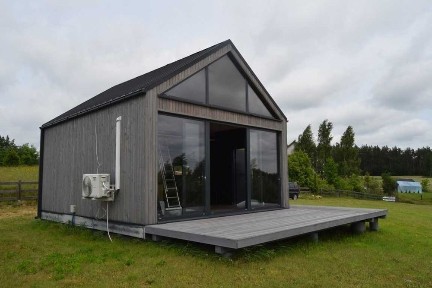 nowy i nowoczesny dom rekreacyjny na uboczu Borzestowskiej Huty