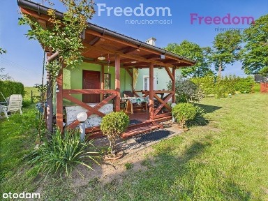 Urokliwy domek całoroczny z dużą działką.