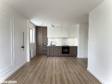 Mieszkanie Dwupokojowe Po Remoncie, Pierwsze Piętro z Balkonem