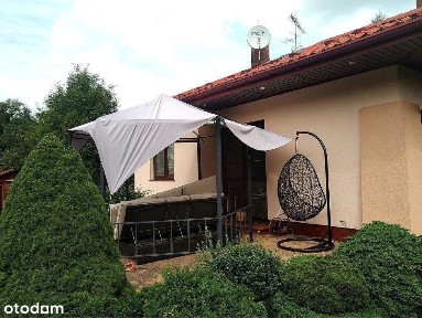 Dom jednorodzinny z garażem i ogrodem