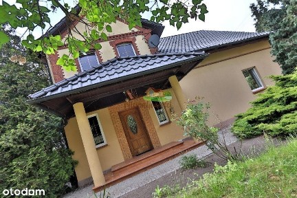 Piękny dom dla rodziny z podwójnym garażem ogrodem