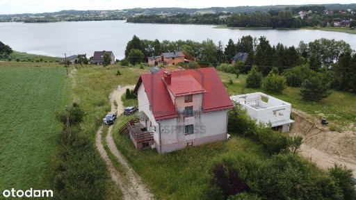 Z widokiem na jezioro, duża działka z truskawkami.