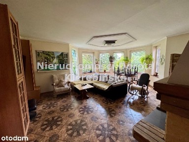 Dom w spokojnej otulinie zieleni.