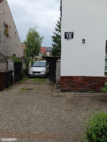 Dom potencjałem inwestycyjnym-180m²z zabudowaniami,2gotowe mieszkania