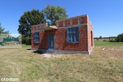 Dom stan surowy otwarty na działce 2005 m2