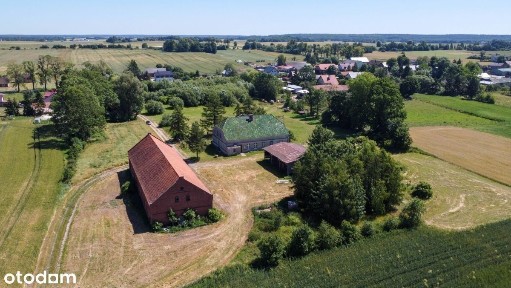 Gospodarstwo rolne z budynkami gospodarczymi