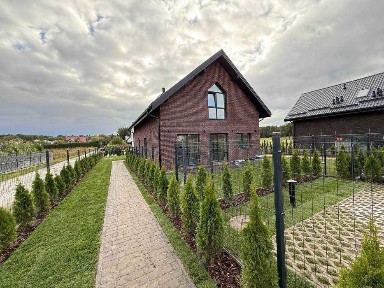 Dom jednorodzinny dwulokalowy w Bawarskim stylu z prywatnym ogródkiem