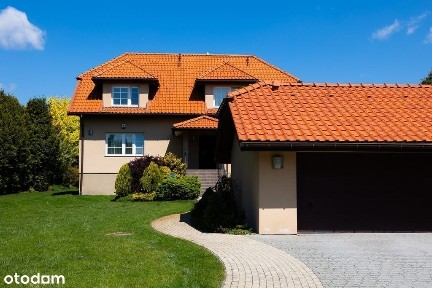 Duży dom wolnostojący z pięknym ogrodem w Łodzi