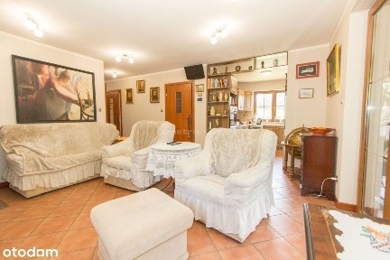 Dom przy rzece z Dwoma działkami oszczędny