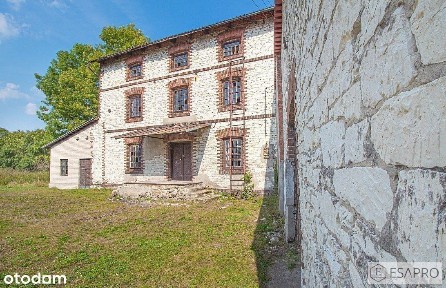 Teren rekreacyjny zabudowany budynkiem z kamienia