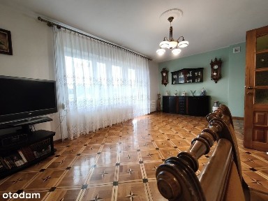 Duży piętrowy dom w dobrej lokalizacji