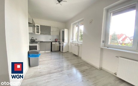 Wolnostojący dom dla firmy, 8 pokoi, 2 łazienki, 2