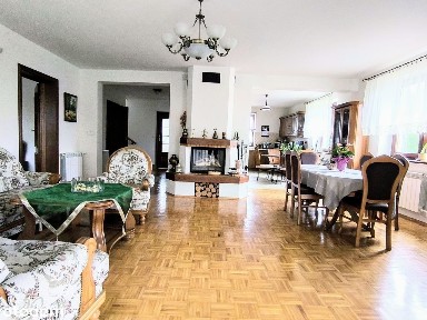 Komfortowy Dom z Pięknym Ogrodem
