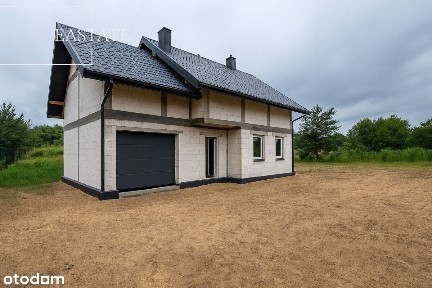 Dom wolnostojący w otoczeniu zieleni - Osowiec