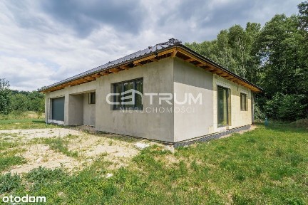 Parterowy dom w Droszkowie, pod samym lasem