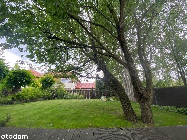 Nowoczesny dom z ogrodem w spokojnej okolicy