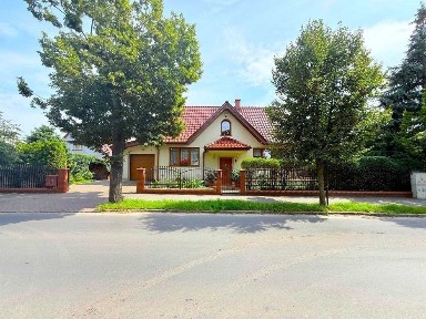 Rodzinny, funkcjonalny dom wolnostojący na sprzedaż. ul. Tucholska