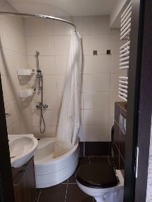 Sprzedam mieszkanie 3 pokoje 75m2 po podłodze.