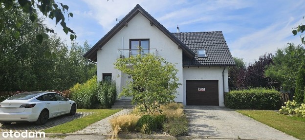 Sprzedam elegancki, samowystarczalny dom z pięknym ogrodem.