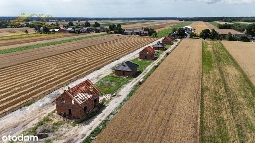 Urocze domki w Krzyżu gm. Czastary.