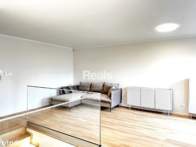 Z komórką i garażem