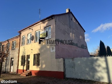 Kamienica w centrum Szydłowca obok Starostwa, US