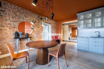 Mieszkanie po remoncie, w kamienicy przy parku