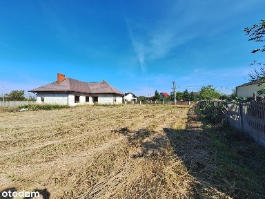 Przestronny dom do wykończenia w Dąbrowie Rzeczyckiej
