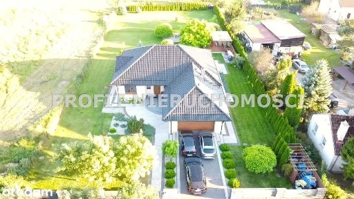 Atrakcyjny dom z dużą, ładną działką