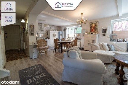 Bliźniak z ogrodem, balkonami i piwnicą.