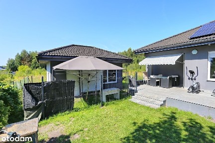 Przestronny dom + domek gościnny = idealne miejsce dla rodziny.