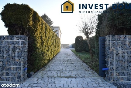 Dom, duża działka, rolety antywłamaniowe