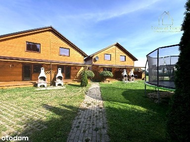 Budynek jednorodzinny z dwoma lokalami