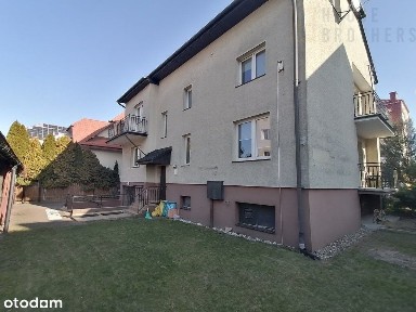 Budynek w sercu miasta z wieloma możliwościami.