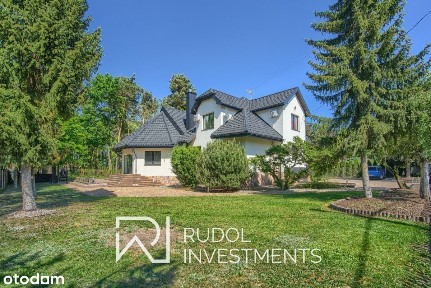 Rodzinne Gniazdo w leśnym otoczeniu