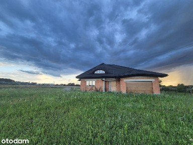 Dom na działce 2161 m2 w Łopusznie