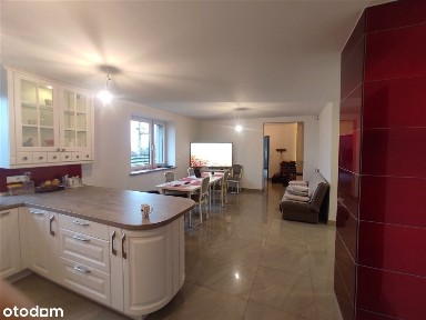 Dom, 200 m², Centawa