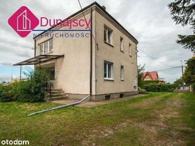 DOM WOLNOSTOJĄCY Z BUDYNKAMI GOSPODARCZYMI, NA UBOCZU, STAN DOBRY